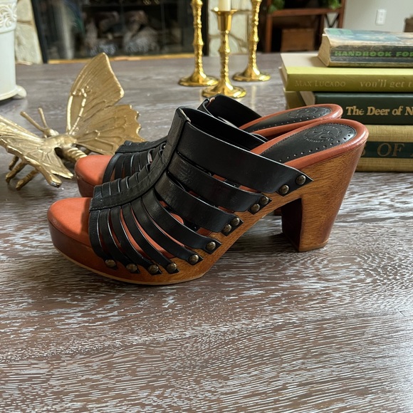 Johnston & Murphy Womens Heels - Picture 6 of 6